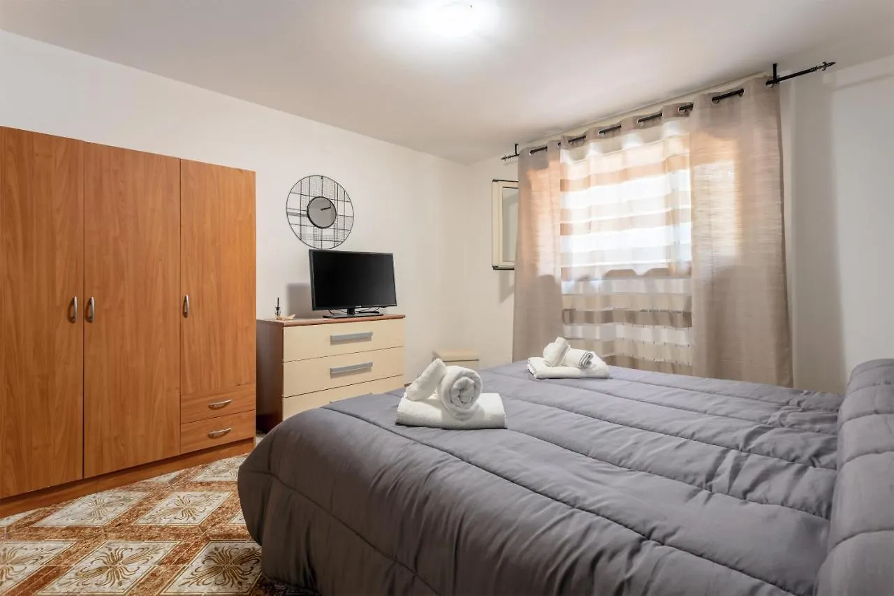 Casa In Villa A Mondello-700M Dal Mare Palermo 0*,  Italy
